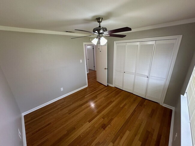 Building Photo - 12101 Scissortail Dr