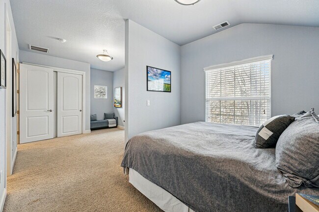 Building Photo - 8201 E 6th Ave