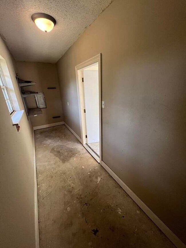 Building Photo - 13235 Country Park Ave