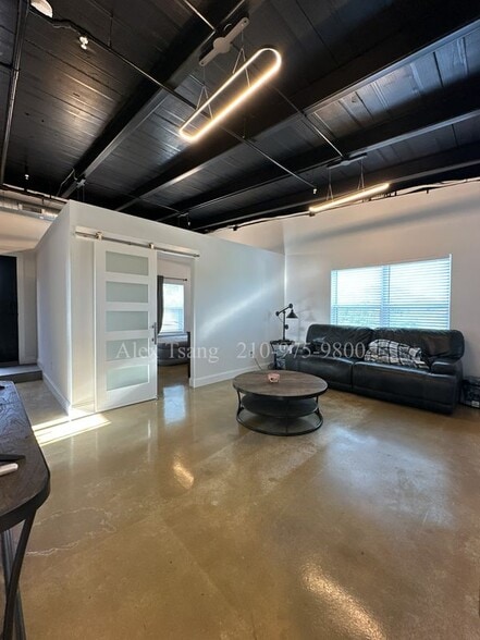 Building Photo - 811 Montana St