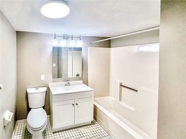 Building Photo - 296 S Fitzhugh St