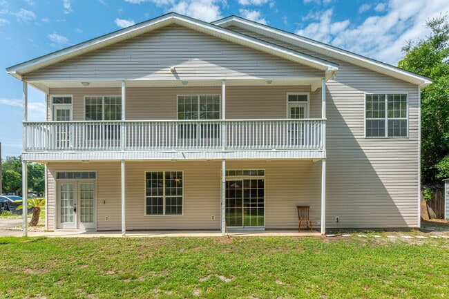 Building Photo - 17 Chatelaine Cir SE