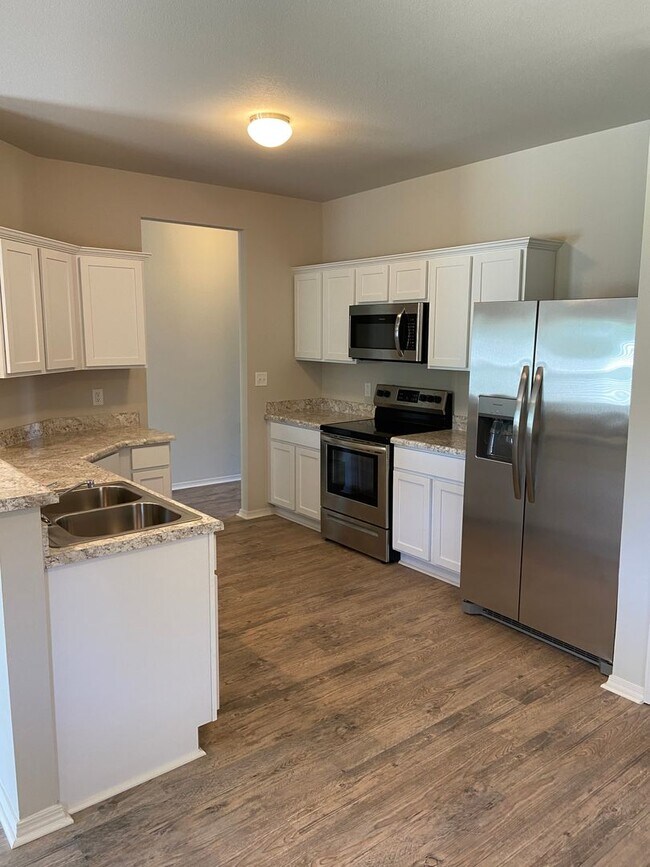 Building Photo - *NOW PRELEASING* Three Bedroom | Two Bathroom Home in Fairview Haven