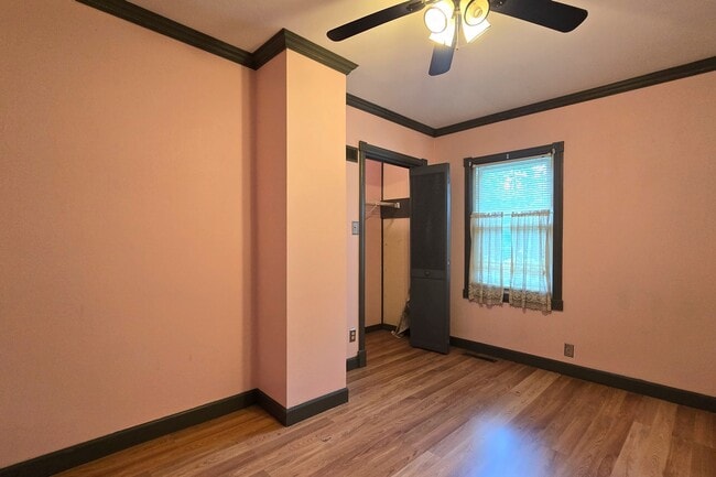 Building Photo - 600 Dewey St