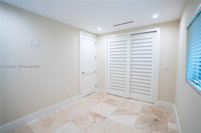 Building Photo - 4150 Monserrate St