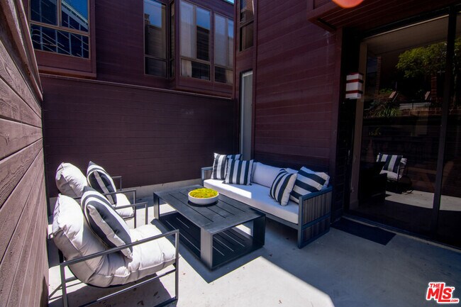 Building Photo - 1033 Carol Dr