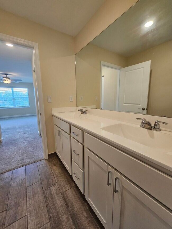 Building Photo - 6951 Harbours Edge Ave