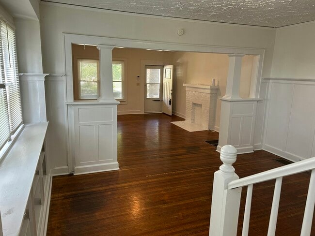 Building Photo - 3127 N Kenwood Ave