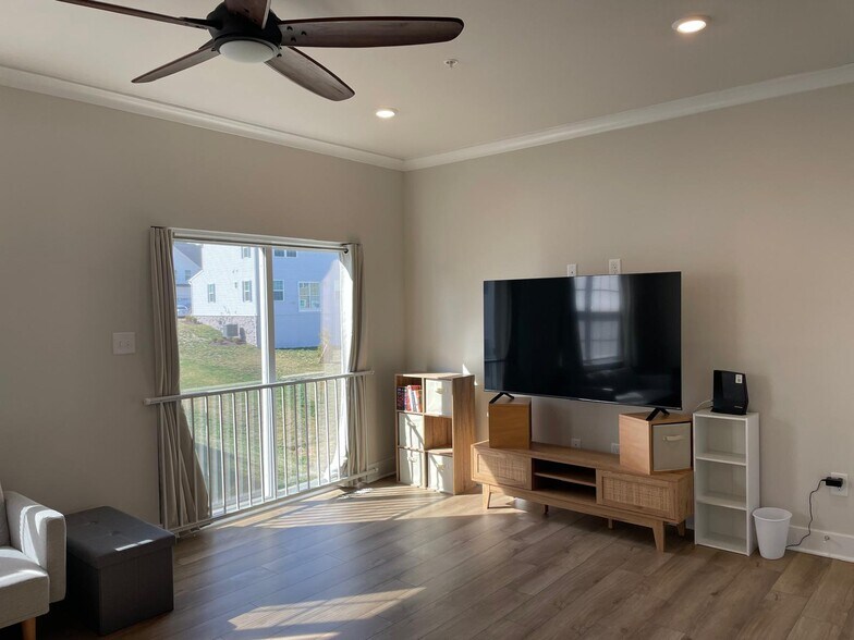 Building Photo - 1235 Greylock Ln