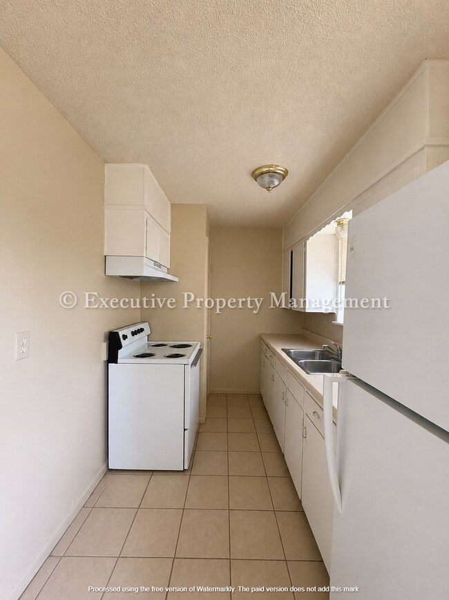 Building Photo - 410 Sunset Ln