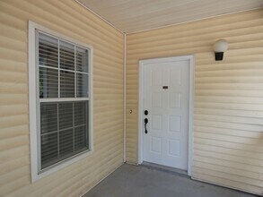 Building Photo - Beautifully Updated 1-Bedroom Condo