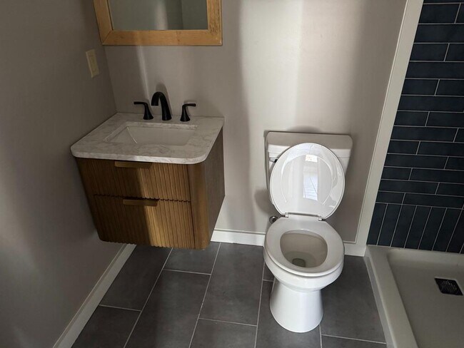 Building Photo - 121 Woodland Cir