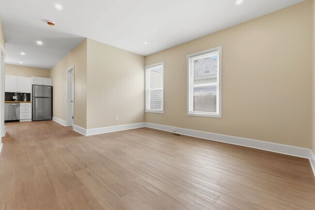 Building Photo - 142 Elliott St