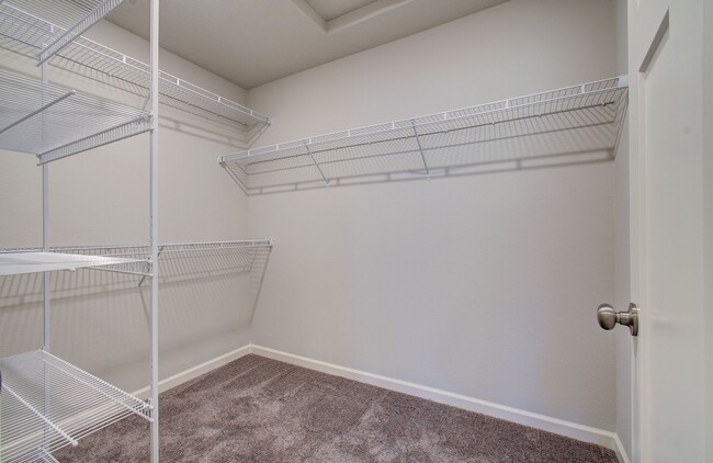 Building Photo - Immaculate Ridgefield Townhome