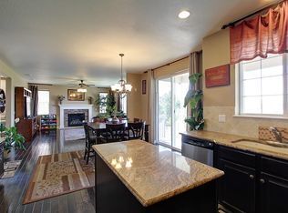 Building Photo - Great Views, Beautiful Home