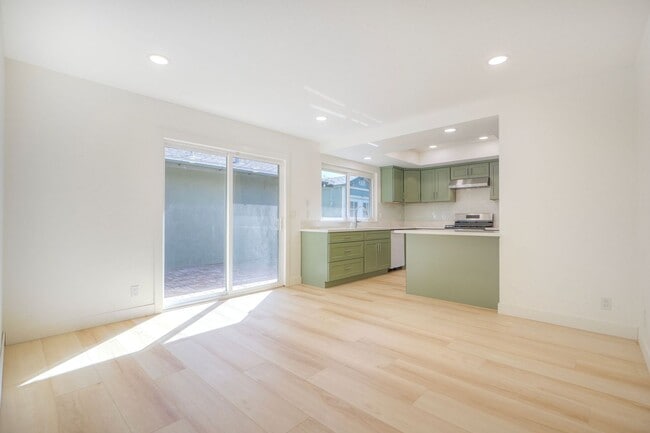Building Photo - Beautifully Renovated 3-Bedroom Home with ...