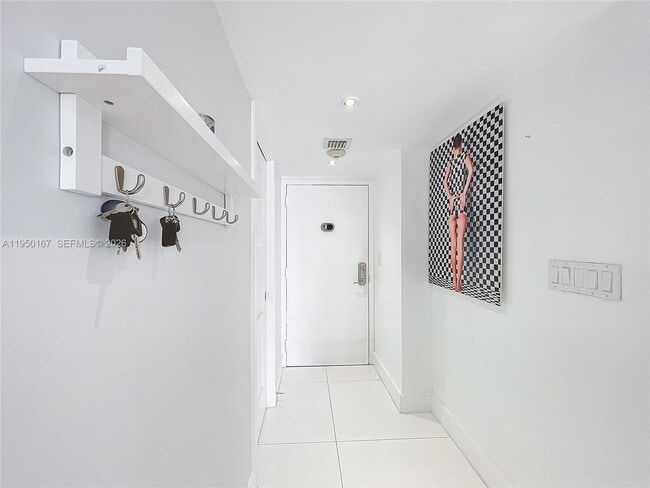 Building Photo - 600 NE 36th St