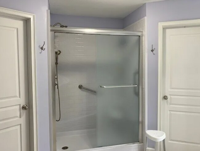 Building Photo - Stylish 3BR Home with Open Layout, Screened Porch & Fenced Yard