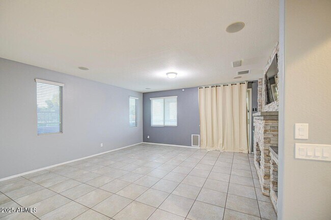 Building Photo - 6815 S 19th Ln