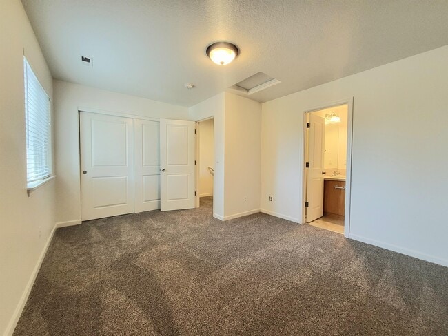 Building Photo - 5413 SE 119th Ave