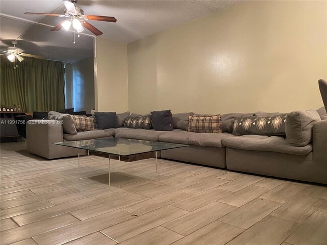 Building Photo - 443 NE 195th St