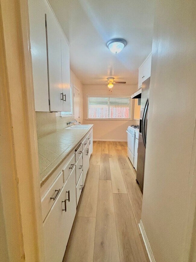Building Photo - 323 CRISTOBAL, LLC