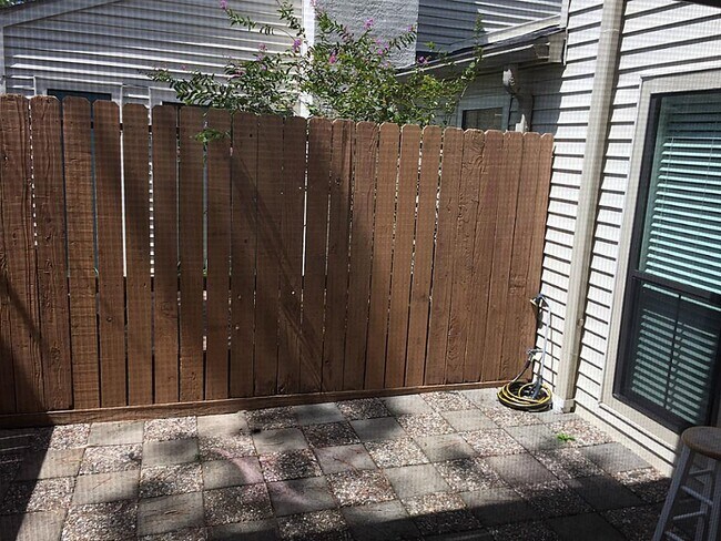 Building Photo - 6401 Deihl Rd