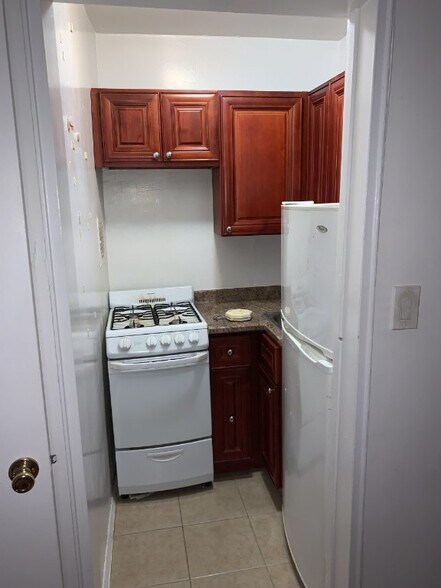 Building Photo - 340 E 58th St
