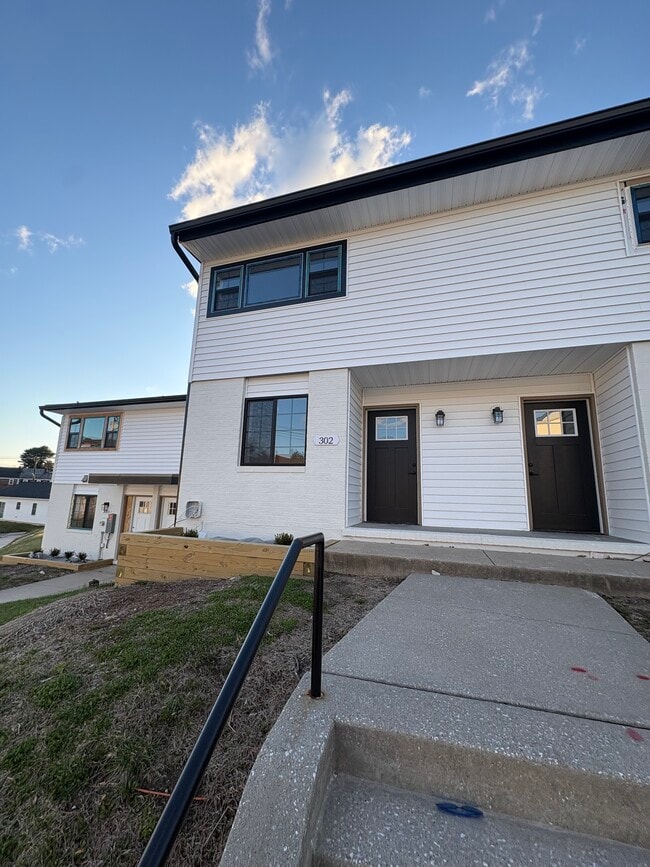 Building Photo - 302 Hendrickson Ln