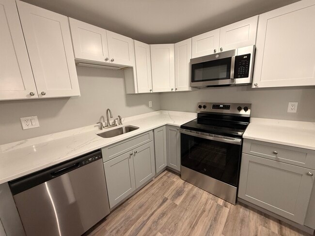 Building Photo - 95 Powers St