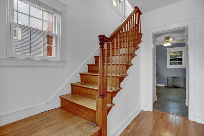 Building Photo - Charming & Upgraded 3BR Home in Arbutus wi...