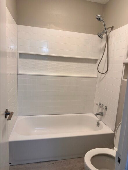 Building Photo - 121 Fern Valley Rd