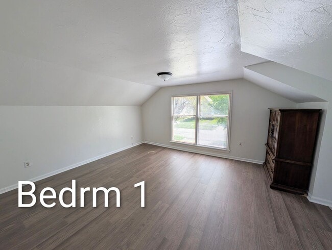 Building Photo - Remodeled 2 -3 bedroom home Elyria