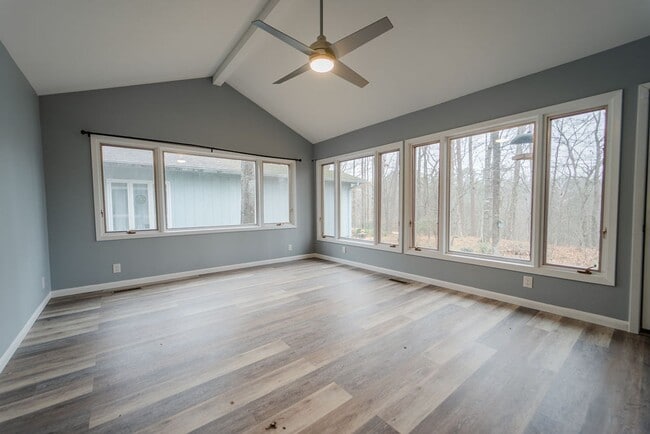 Building Photo - Beautiful Newly Remodeled Home on the Desoto Golf Course! A large landscaped lot with beautiful v...