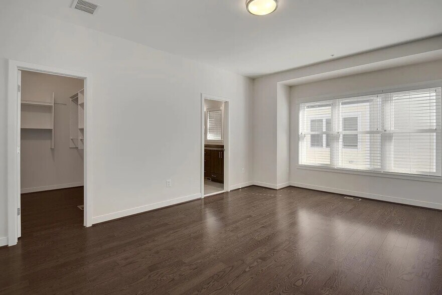 Master Bedroom - 70 Ellsworth Heights St