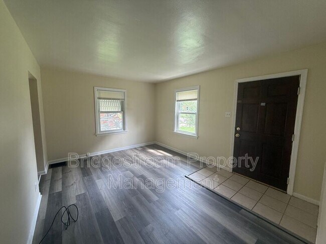 Building Photo - 809 Winston Dr