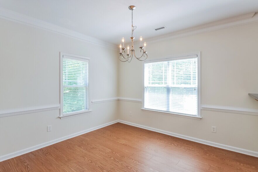 Building Photo - 180 Willowbrook Cir