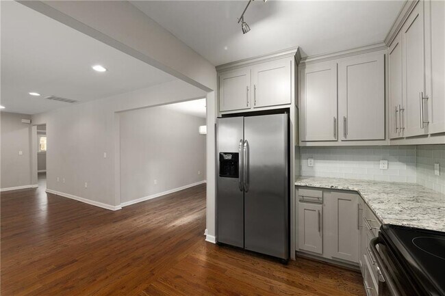 Building Photo - 1398 Deerwood Dr
