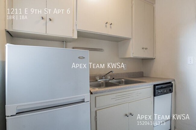 Building Photo - 1211 E 9th St