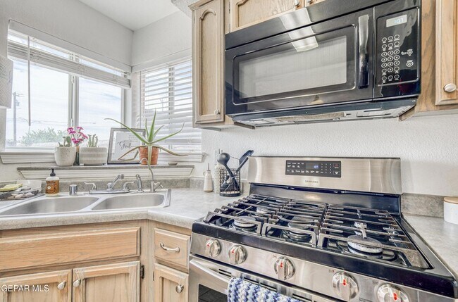 Building Photo - 12748 Tierra Pueblo Dr