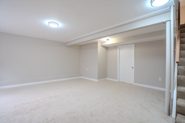 Building Photo - 8505 Castlemill Cir