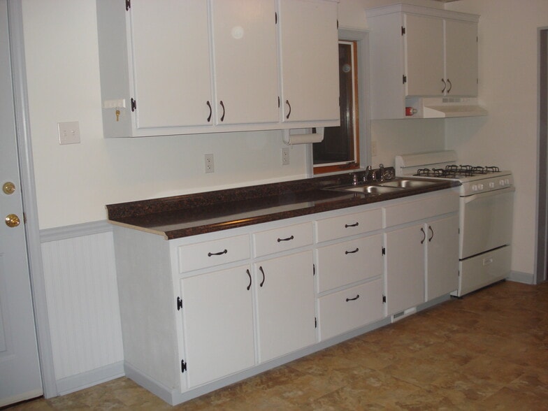 Building Photo - 11 N Wade Ave