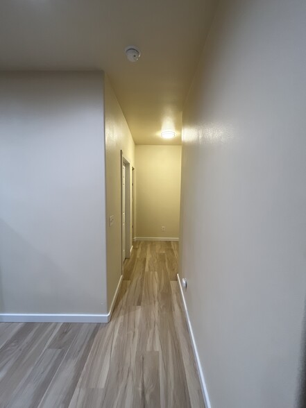 Building Photo - 461 E Heather Way