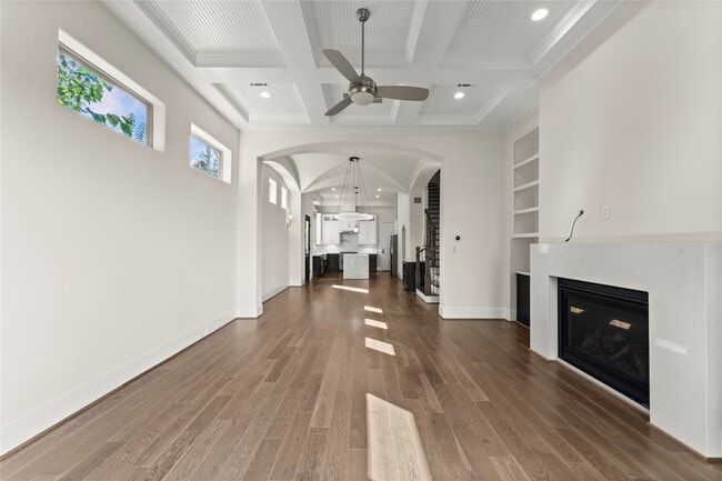 Building Photo - 1902 W 25th St