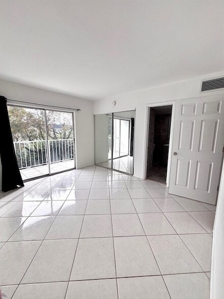 Building Photo - 1407 NE 56th St