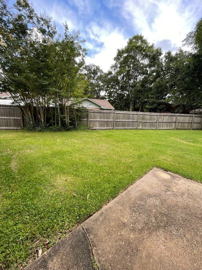 Building Photo - MOVE-IN SPECIAL! 3-Bedroom Home in Fort Ba...