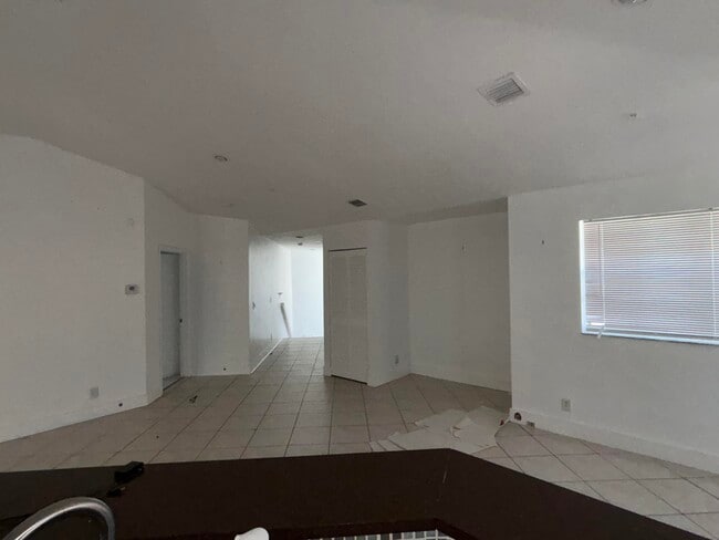 Building Photo - 1734 NE 6th St