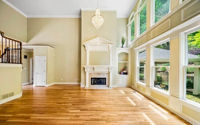 Building Photo - 732 Glass St NW