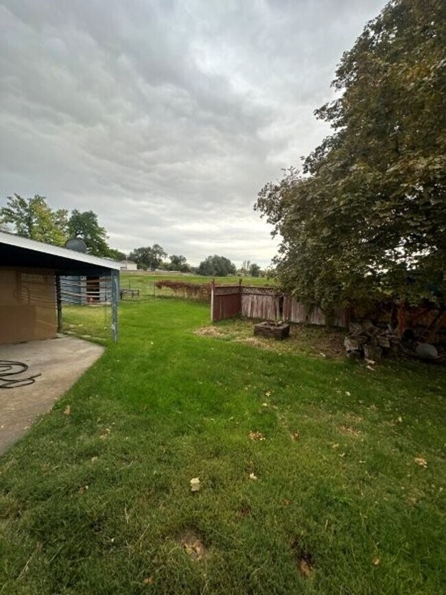 Building Photo - Fall Special – 3 Weeks FREE Rent on 4 Bed,...