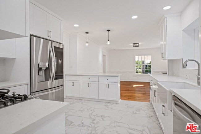 Building Photo - 10527 Le Conte Ave